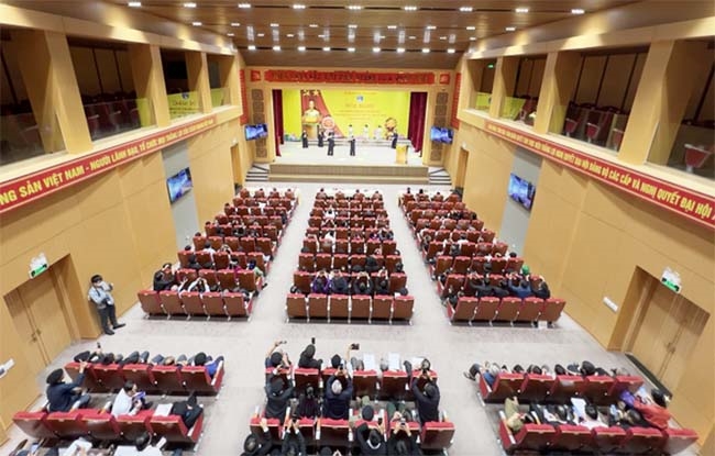 Quang cảnh Hội nghị với sự có mặt của hơn 200 đại biểu Người có uy tín tiêu biểu trên địa bàn tỉnh Hà Giang