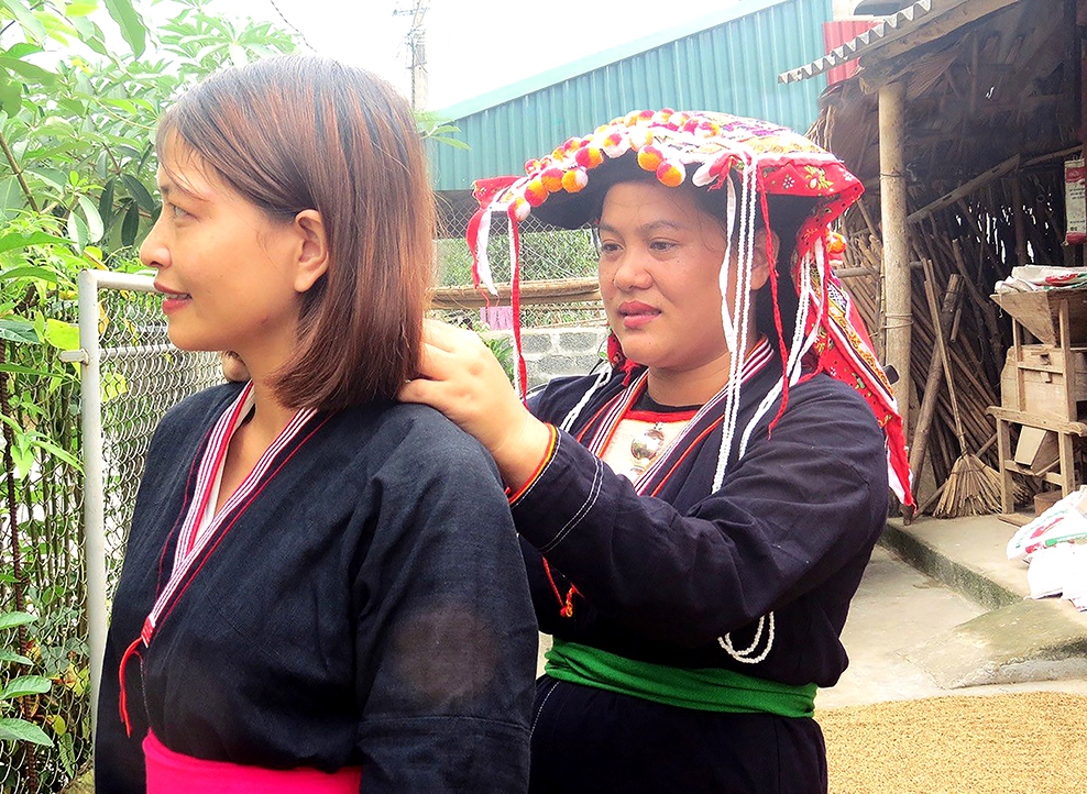 Người Dao xã Nga Hoàng, huyện Yên Lập với trang phục truyền thống