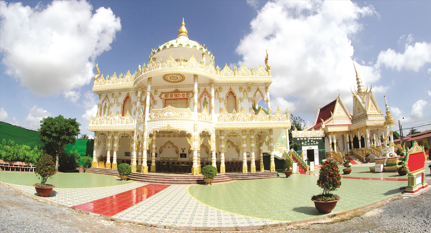Toàn cảnh sala và tăng xá chùa Peam Buôl Thmây.