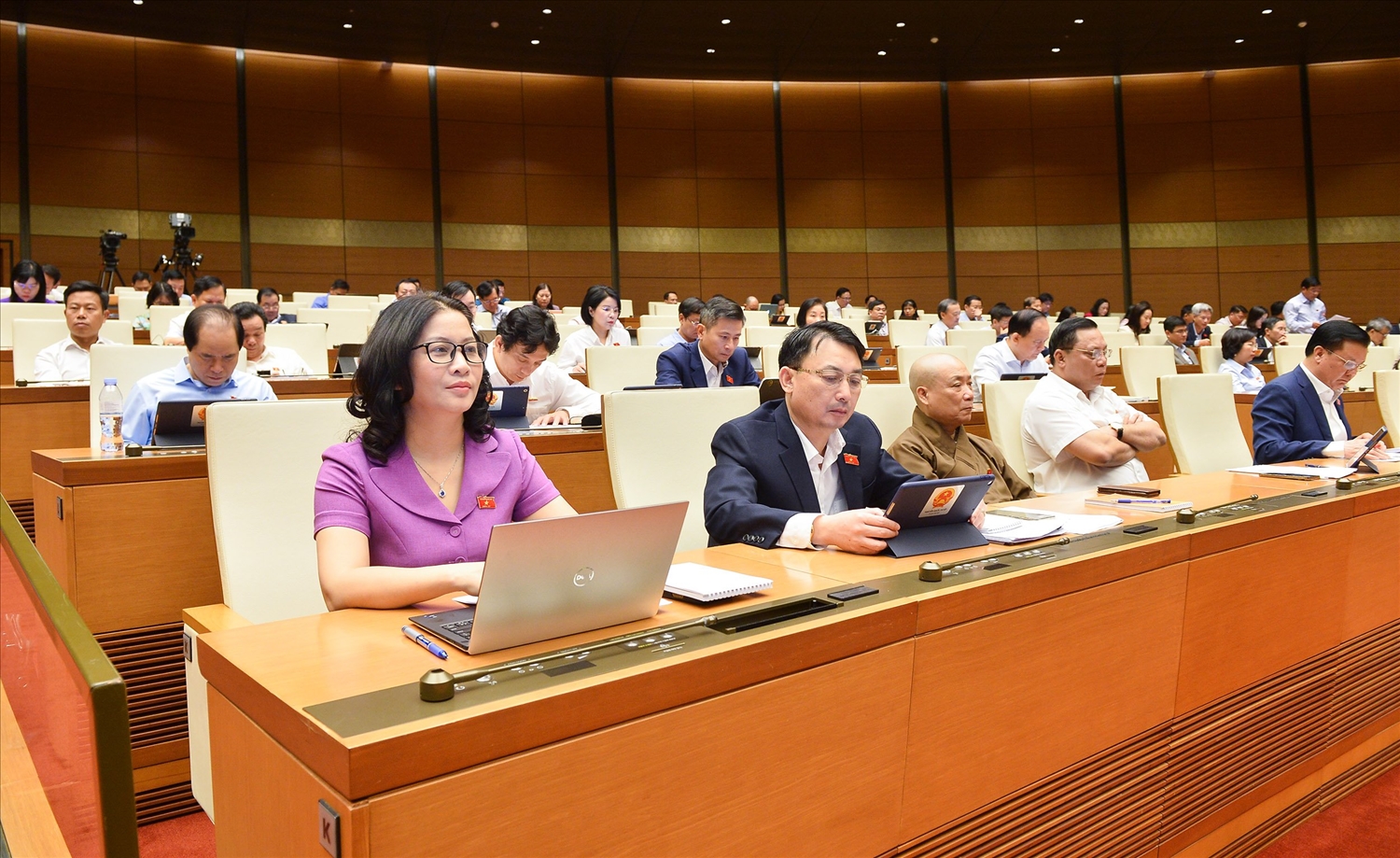 Các đại biểu Quốc hội tham dự phiên thảo luận ở hội trường về dự án Luật Phòng, chống rửa tiền (sửa đổi) ngày 1/11