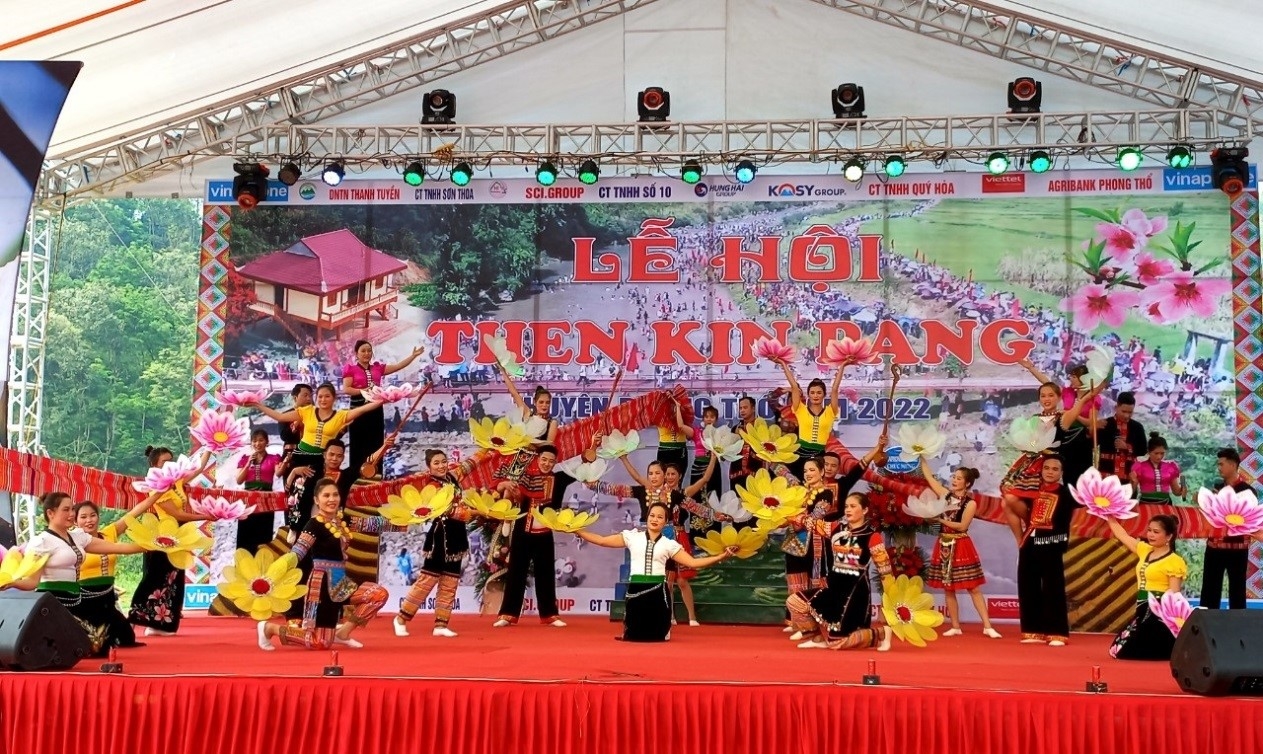 Lễ hội Then Kin Pang năm 2022 thu hút hàng ngàn du khách tham quan và trải nghiệm 