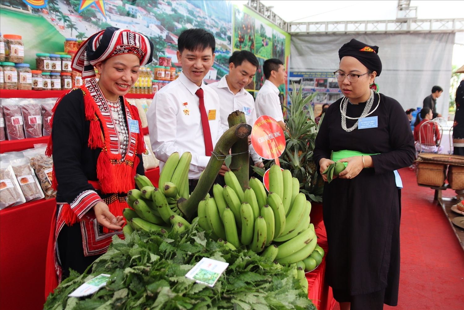 Phụ nữ DTTS trên địa bàn huyện Bắc Quang tự tin trong các hoạt động giao lưu thương mại