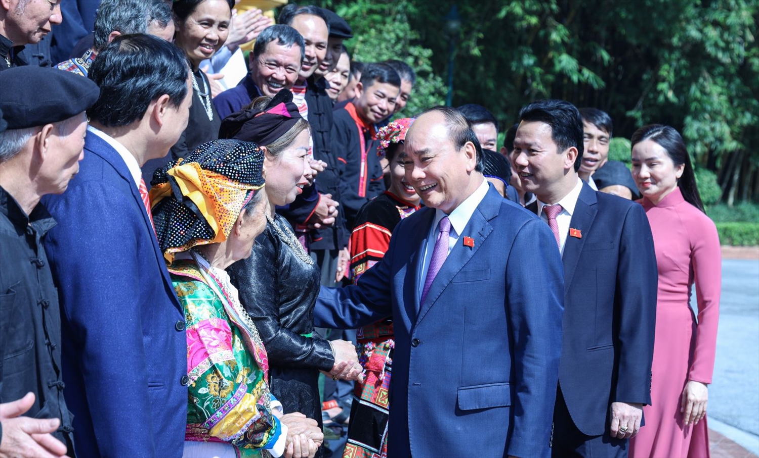 Chủ tịch nước Nguyễn Xuân Phúc với các đại biểu người có uy tín tiêu biểu tỉnh Hà Giang. Ảnh: VPCTN