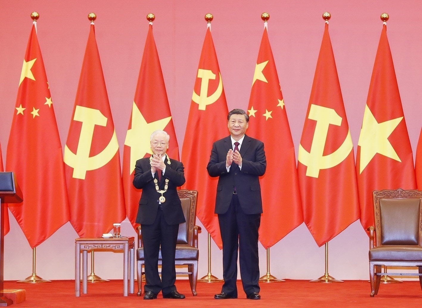 Tổng Bí thư Nguyễn Phú Trọng và Tổng Bí thư, Chủ tịch Trung Quốc Tập Cận Bình. 