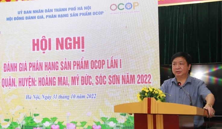 Ông Nguyễn Văn Chí, Phó Chánh Văn phòng Thường trực Văn phòng Điều phối nông thôn mới Hà Nội phát biểu tại Hội nghị.