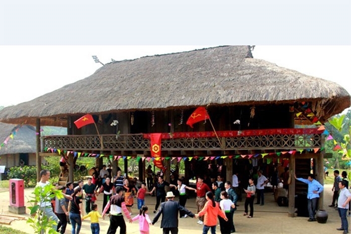  Hoạt động của đồng bào và du khách tại Làng Văn hóa - Du lịch các dân tộc Việt Nam. Ảnh: BTC