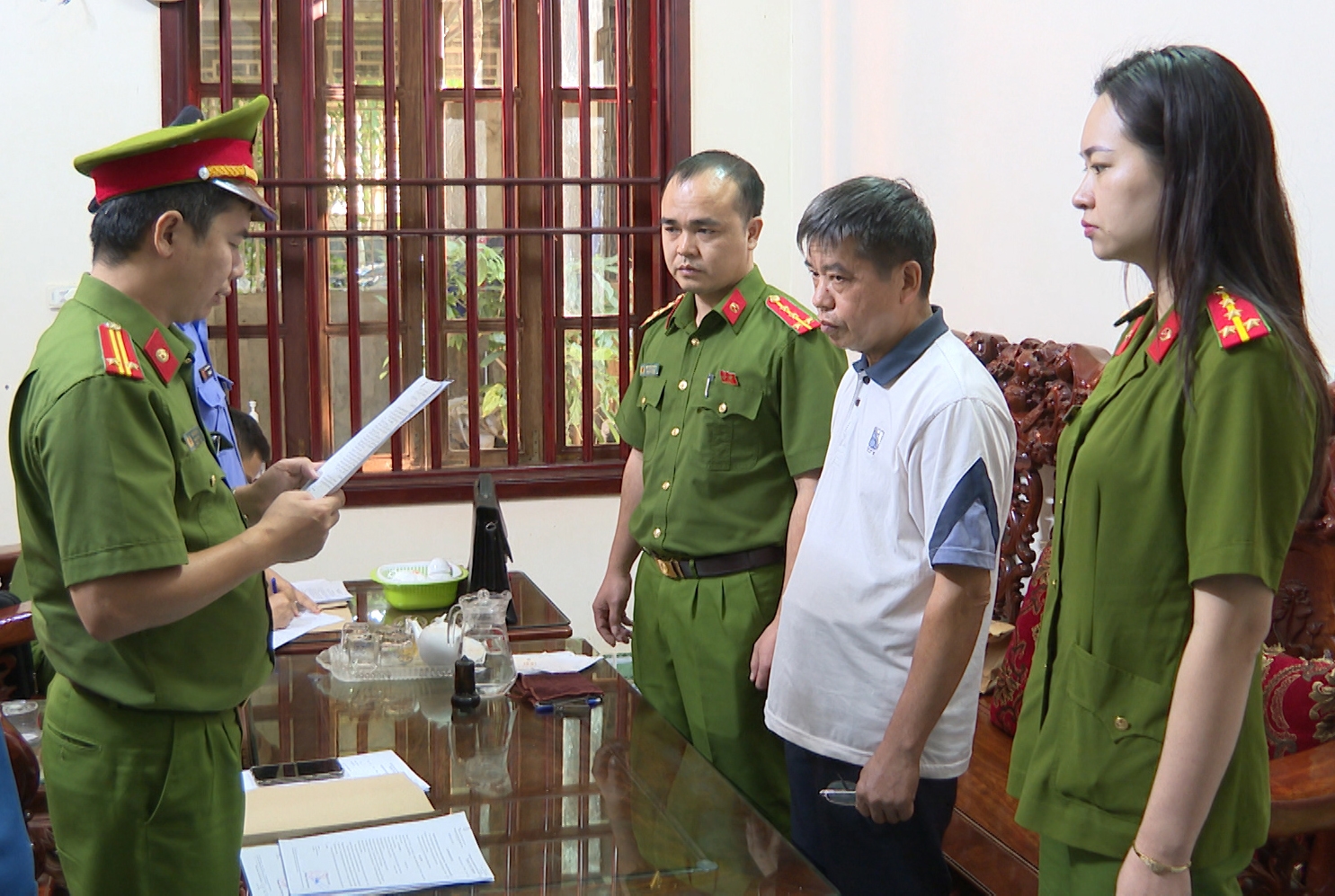 Cơ quan Cảnh sát điều tra Công an tỉnh Thanh Hóa thi hành lệnh bắt tạm giam Lê Văn Khánh