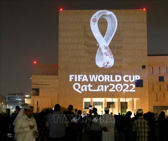 Logo Giải vô địch bóng đá thế giới của FIFA tại một tòa nhà ở Doha, Qatar, nước chủ nhà World Cup 2022, ngày 3/9/2019. Ảnh: AFP/TTXVN