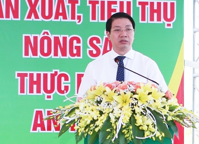 Phó Chủ tịch UBND tỉnh Lê Đức Giang phát biểu khai trương