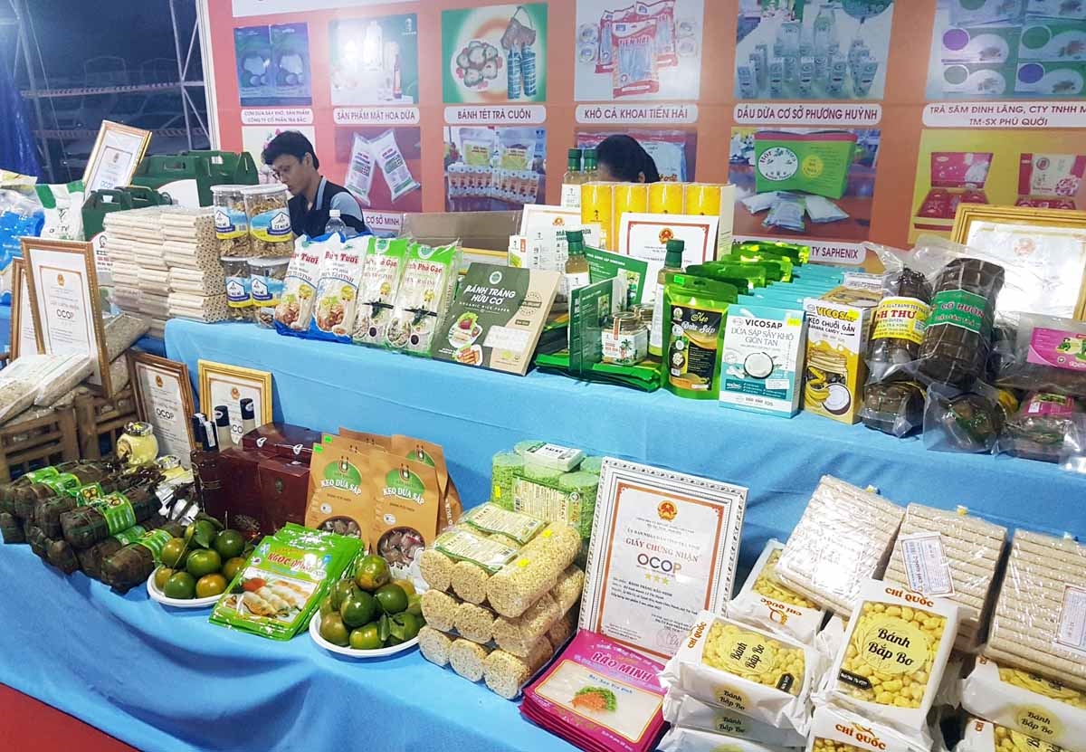 Các sản phẩm của vùng đồng bào dân tộc khmer được trưng bày tại Tuần lễ Văn hóa, Du lịch - Liên hoan ẩm thực Nam Bộ