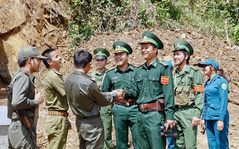 Lực lượng BÐBP Sơn La thường xuyên phối hợp với các đơn vị vũ trang của nước bạn tuần tra đường biên, cột mốc