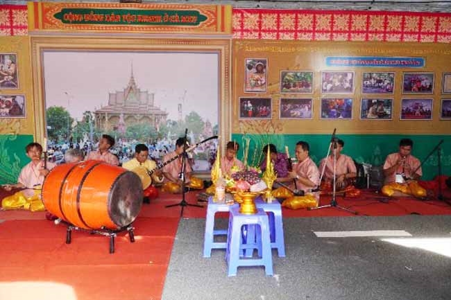 Trình diễn Di sản Văn hóa nhạc Trống Lớn của đồng bào Khmer Cà Mau