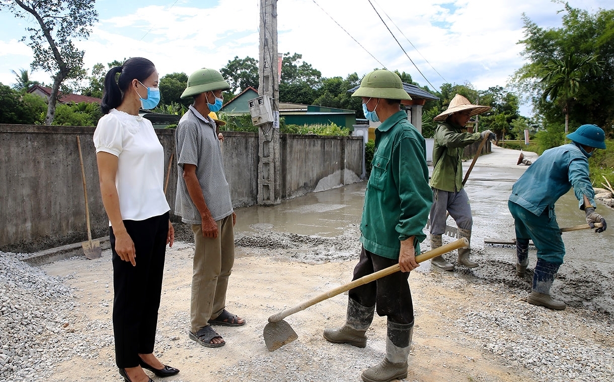 Từ sự lãnh đạo của nữ Bí thư Chi bộ Nguyễn Thị Hợi, thôn Phú Hưng tiếp tục nâng cao các tiêu chí khu dân cư NTM kiểu mẫu (ảnh CTV)