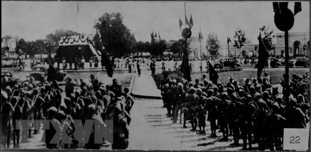 Đông đảo nhân dân tập trung tại Quảng trường Ba Đình nghe Chủ tịch Hồ Chí Minh đọc Tuyên ngôn Độc lập, sáng 2/9/1945. (Ảnh: TTXVN)