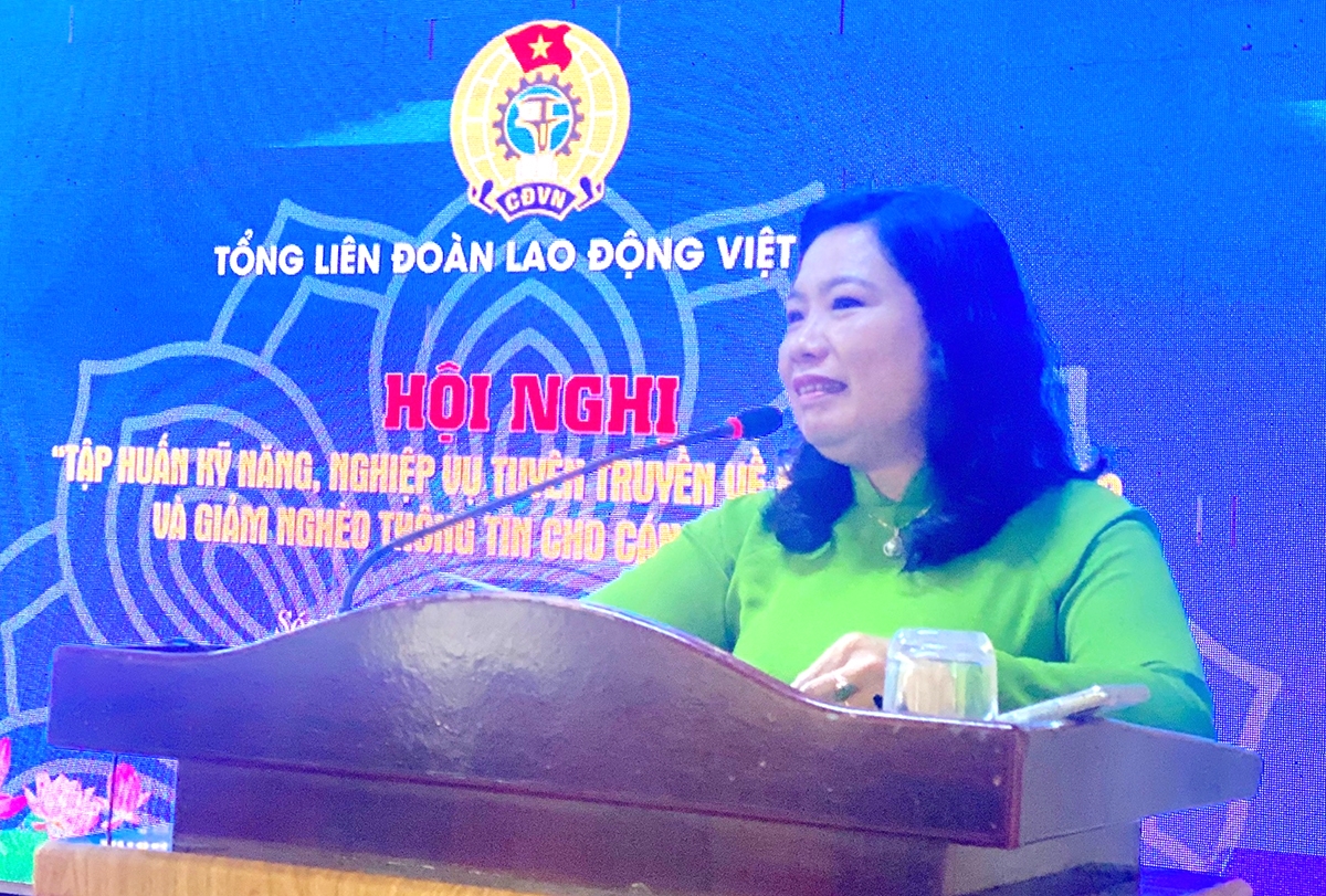 Bà Hồ Thị Cẩm Đào - Phó Bí thư Thường trực, Chủ tịch HĐND tỉnh Sóc Trăng phát biểu chào mừng Hội nghị