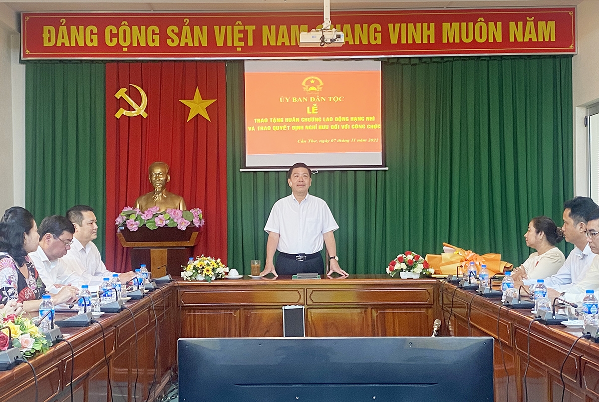 Thứ trưởng - Lê Sơn Hải phát biểu ghi nhận những đóng góp của bà Huỳnh Thị Sômaly và bà Nguyễn Thị Thanh Nguyên