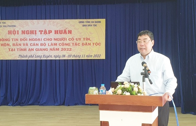 Ông Tào Việt Thắng Phó Vụ trưởng Vụ Công tác dân tộc địa phương phát biểu tại Hội nghị