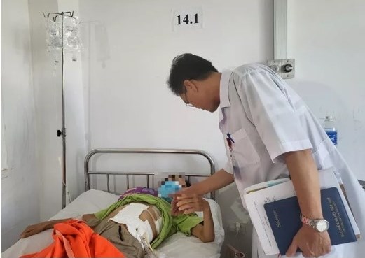 Bệnh nhân đang được điều trị tại Bệnh viện Đa khoa vùng Tây Nguyên. Ảnh: Người Lao Động
