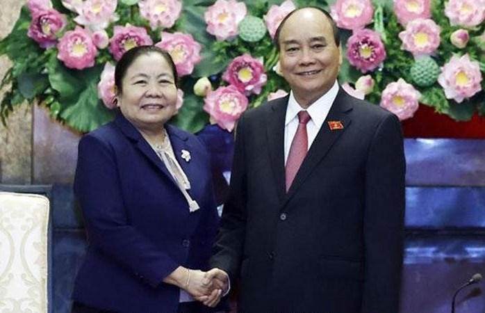 Chủ tịch nước Nguyễn Xuân Phúc tiếp Trưởng Ban Tổ chức Trung ương Đảng Nhân dân Cách mạng Lào Sisay Leudetmounsone. (Ảnh: Thống Nhất/TTXVN)