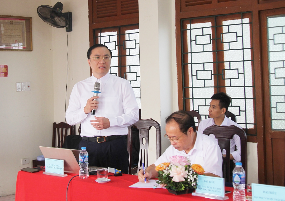 Ông Nguyễn Tuấn Anh - Hiệu trưởng Trường Dự bị Đại học dân tộc Trung ương phát biểu tại Hội thảo