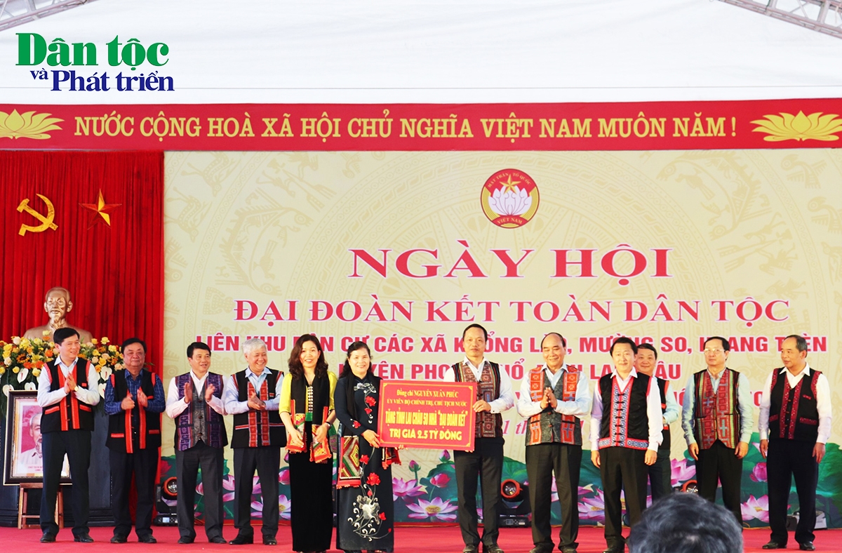  Lễ phát động ủng hộ xây nhà ở cho hộ nghèo huyện Phong Thổ tỉnh Lai Châu đã huy động được 1.040 căn nhà với trị giá 52 tỷ đồng