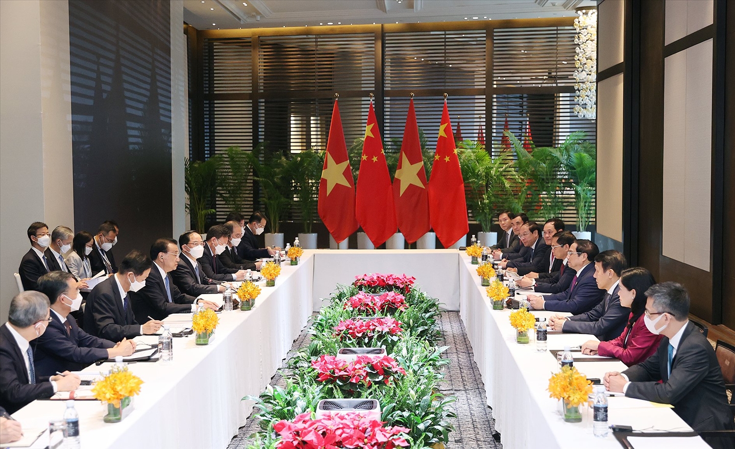 Thủ tướng Lý Khắc Cường đánh giá cao và nhất trí với ý kiến của Thủ tướng Chính phủ Phạm Minh Chính về các lĩnh vực hợp tác giữa hai nước - Ảnh: VGP/Nhật Bắc