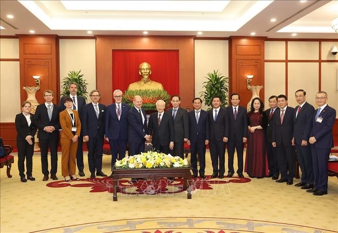 Tổng Bí thư Nguyễn Phú Trọng và Thủ tướng Đức Olaf Scholz cùng các đại biểu chụp ảnh chung