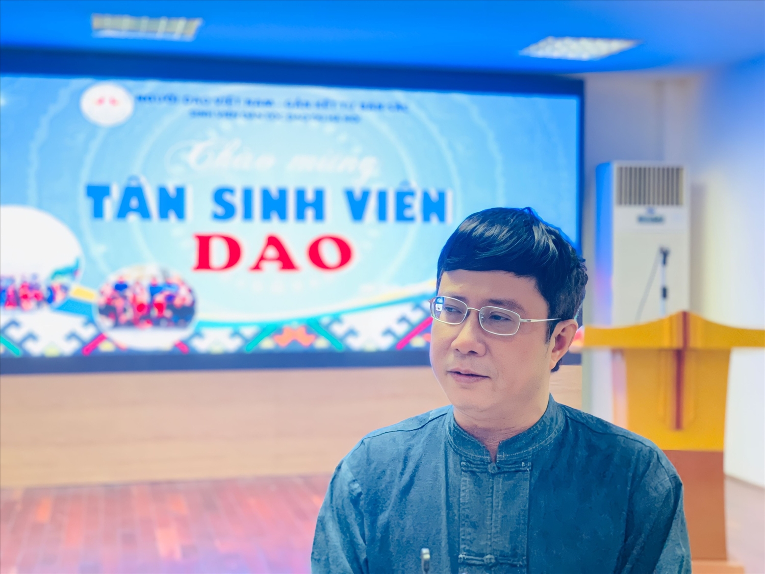 Tiến sĩ Bàn Tuấn Năng cho biết: “Sau 3 năm hoạt động, nhóm đã có rất nhiều thành công trong việc kết nối đặc biệt là hỗ trợ các bạn sinh viên người Dao xuống Hà Nội “tìm con chữ”. Ảnh: Lan Anh