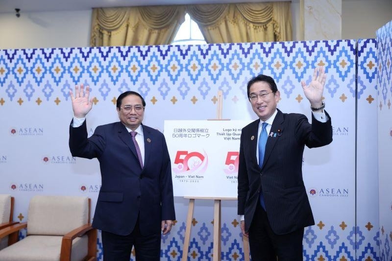 Thủ tướng Phạm Minh Chính gặp Thủ tướng Nhật Bản Kishida Fumio. (Ảnh: Dương Giang/TTXVN)
