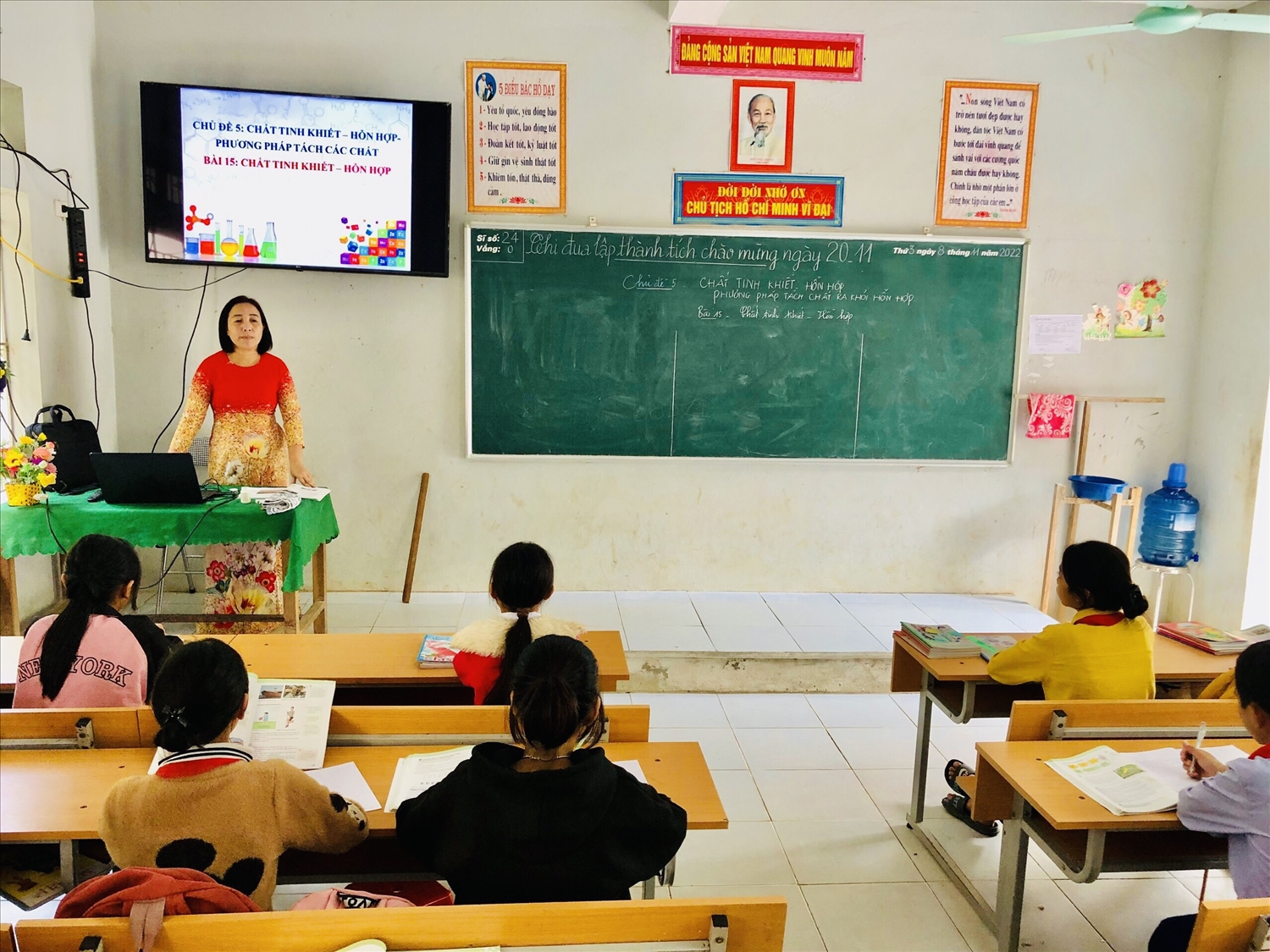 Giờ dạy học của cô giáo Nguyễn Thị Hiếu