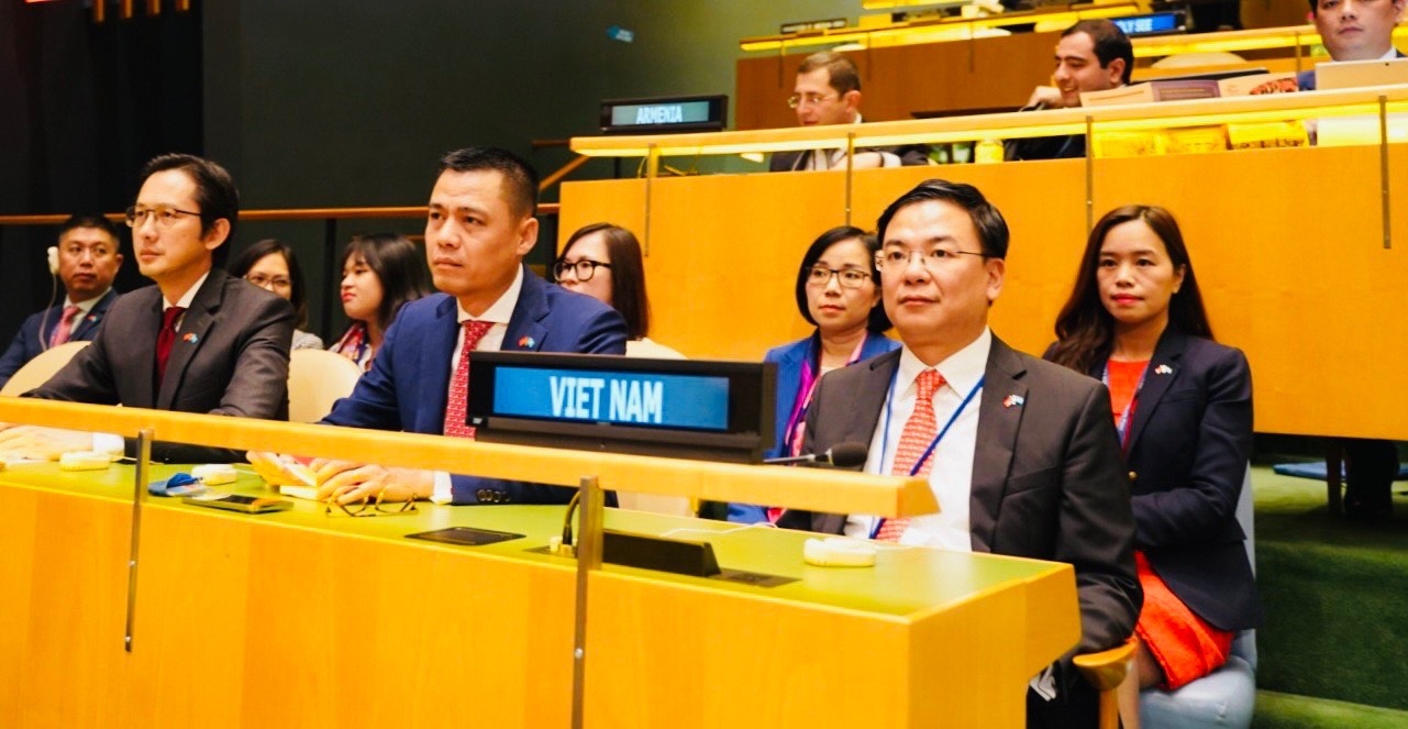 Các thành viên đoàn Việt Nam tại cuộc bỏ phiếu bầu Hội đồng Nhân quyền Liên Hợp quốc ở New York ngày 11/10. Ảnh: BNG.