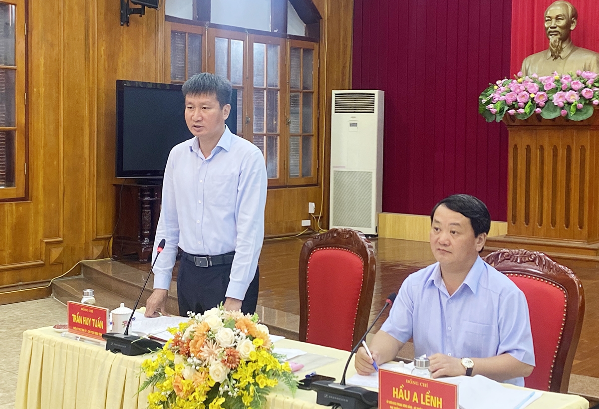 Chủ tịch UBND tỉnh Yên Bái Trần Huy Tuấn phát biểu tại buổi làm việc
