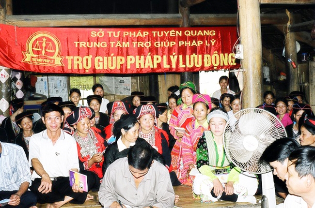 Một buổi trợ giúp pháp lý cho đồng bào DTTS do Trung tâm Trợ giúp pháp lý tỉnh Tuyên Quang thực hiện