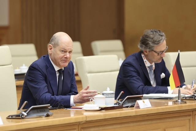 Thủ tướng Olaf Scholz đề nghị hai nước tiếp tục đa dạng hóa quan hệ kinh tế; chia sẻ mong muốn sớm thông qua Hiệp định EVIPA - Ảnh: VGP/Nhật Bắc