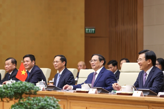 Thủ tướng Phạm Minh Chính nhiệt liệt chào mừng Thủ tướng Jacinda Ardern thăm chính thức Việt Nam, nhấn mạnh Việt Nam luôn coi trọng phát triển quan hệ với New Zealand - Ảnh: VGP/Nhật Bắc