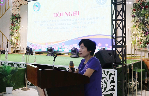 Bà Phạm Thị Thuý Hà, Phó Vụ trưởng vụ Công tác dân tộc Địa phương (Uỷ ban Dân tộc) phát biểu khai mạc Hội nghị huyện Mường La
