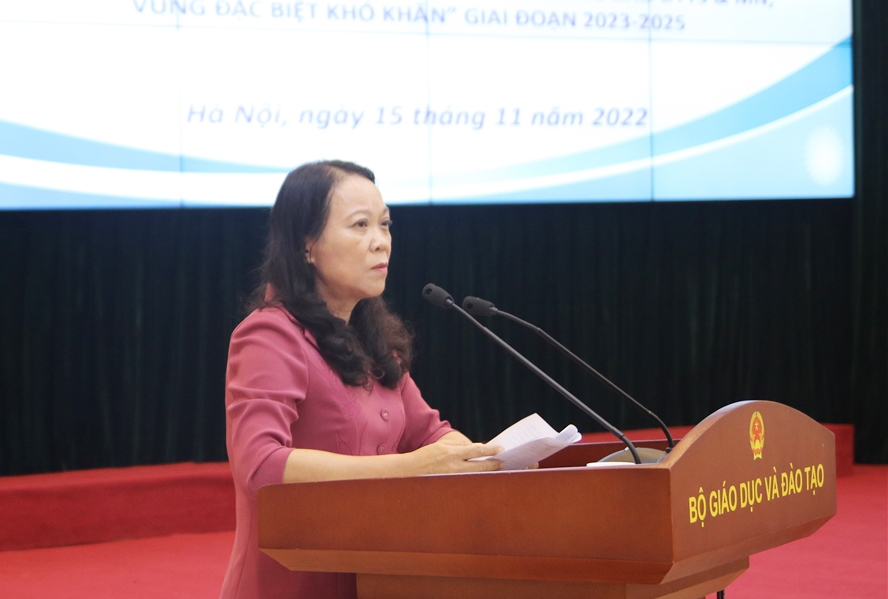 Thứ trưởng, Phó Chủ nhiệm UBDT Hoàng Thị Hạnh phát biểu khai mạc Hội thảo