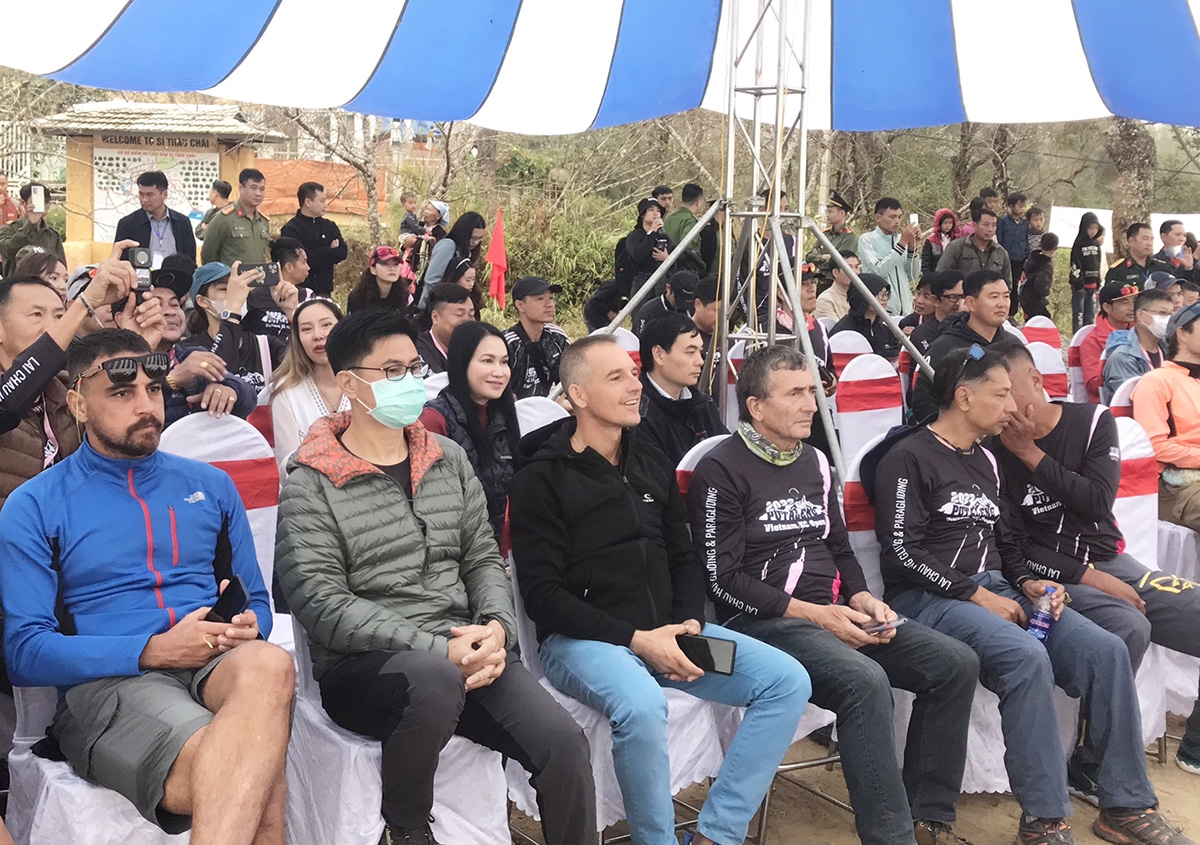 Các vận động viên tham gia giải Dù lượn đường trường Putaleng Việt Nam mở rộng lần thứ nhất 2022