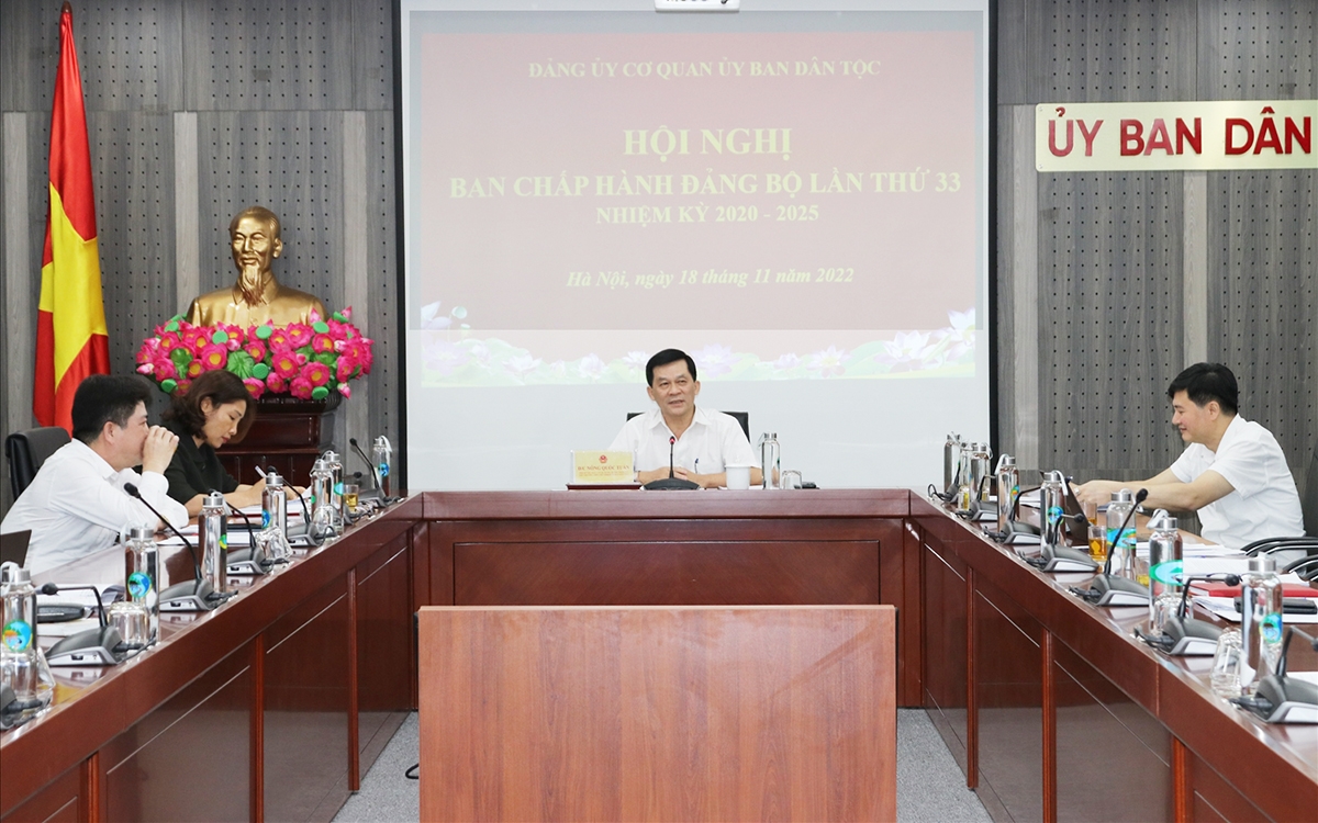 Bí thư Đảng ủy, Thứ trưởng, Phó Chủ nhiệm UBDT Nông Quốc Tuấn chủ trì Hội nghị