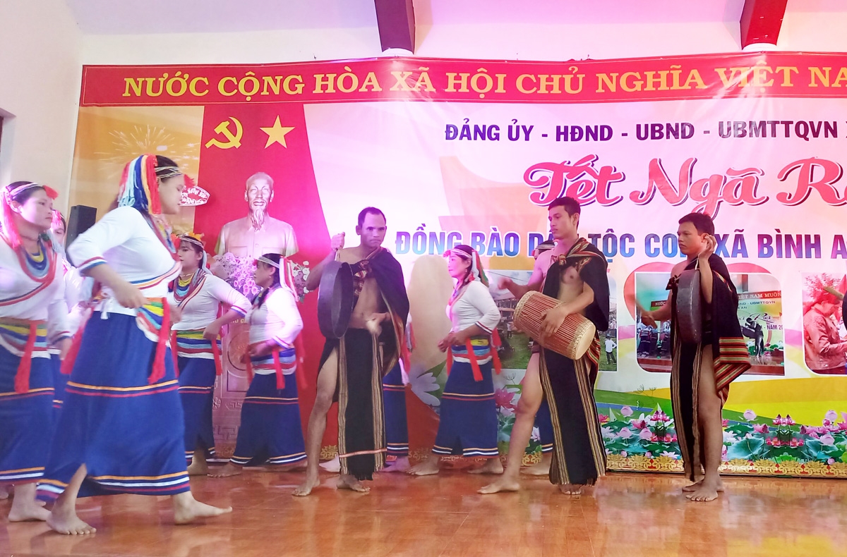 Người dân thôn Thọ An, xã Bình An, huyện Bình Sơn (Quảng Ngãi), tổ chức Tết Ngã rạ