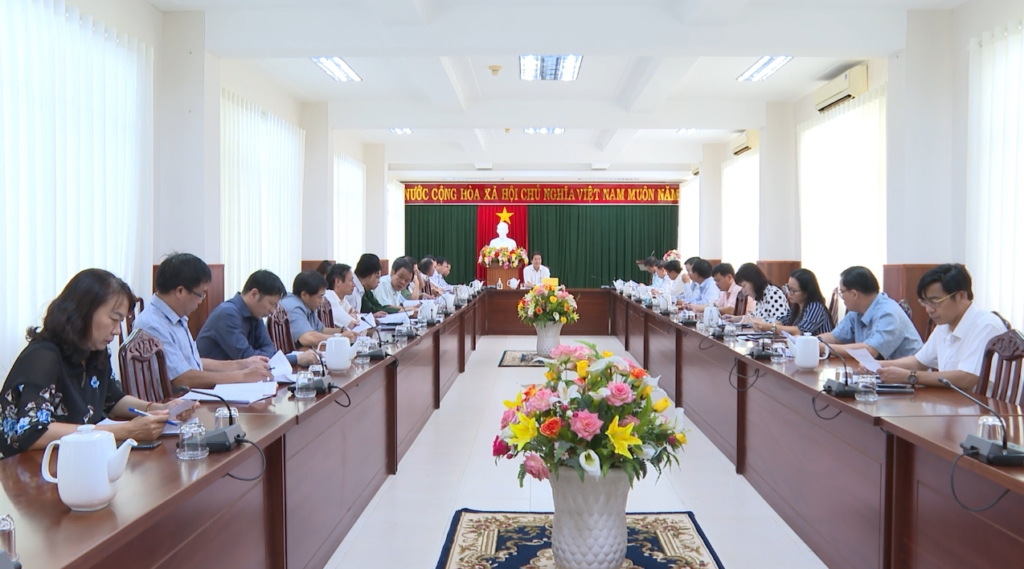 UBND tỉnh Ninh Thuận họp nghe báo cáo kết quả thực hiện các chương trình mục tiêu quốc gia.