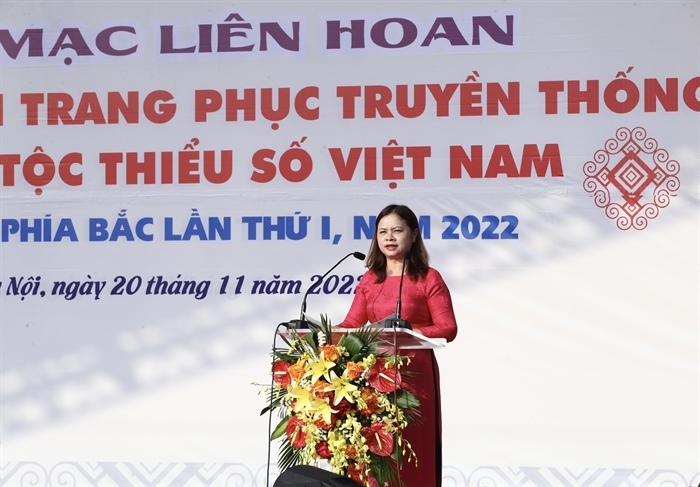 Vụ trưởng Vụ Văn hoá dân tộc Nguyễn Thị Hải Nhung phát biểu tổng kết Liên hoan