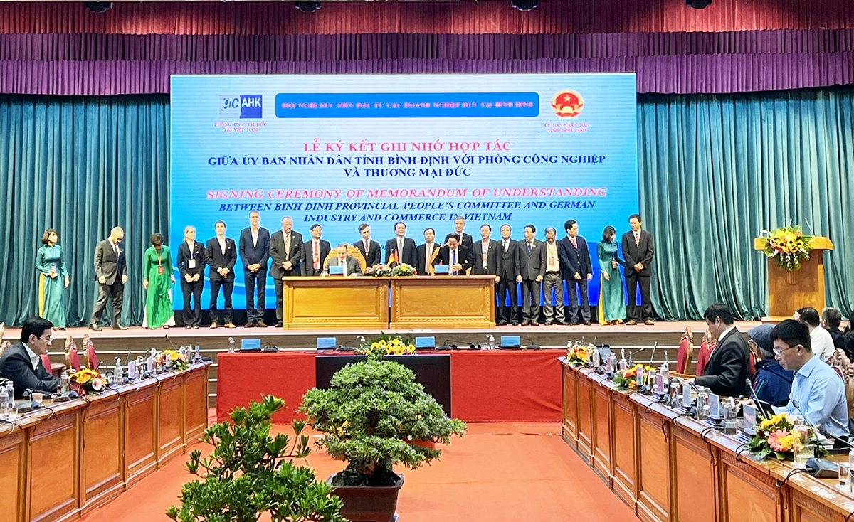 Lễ ký kết Bản ghi nhớ hợp tác giữa UBND tỉnh Bình Định và AHK Việt Nam