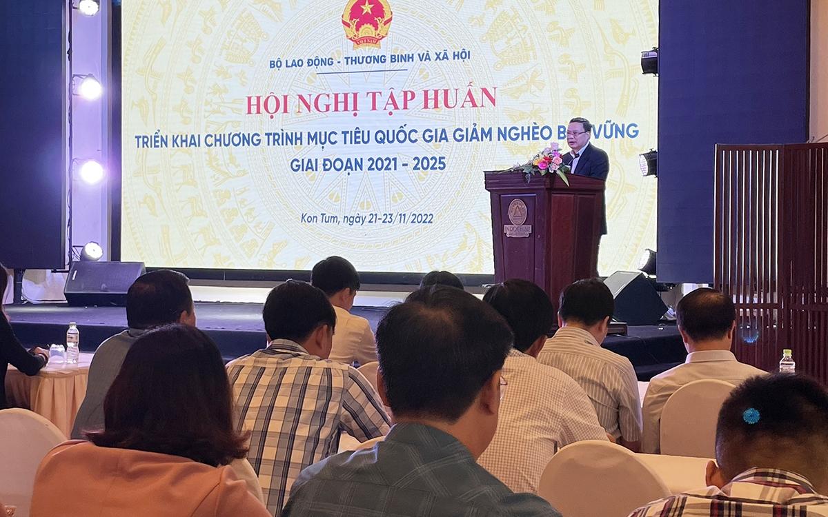 Thứ trưởng Bộ LĐTB&XH Lê Văn Thanh phát biểu tại Hội nghị