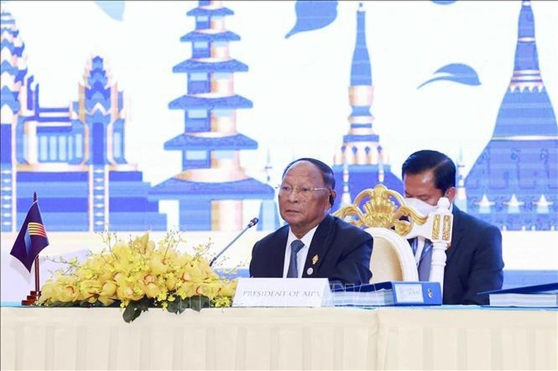 Chủ tịch Quốc hội Campuchia Heng Samrin, Chủ tịch AIPA-43 phát biểu khai mạc.