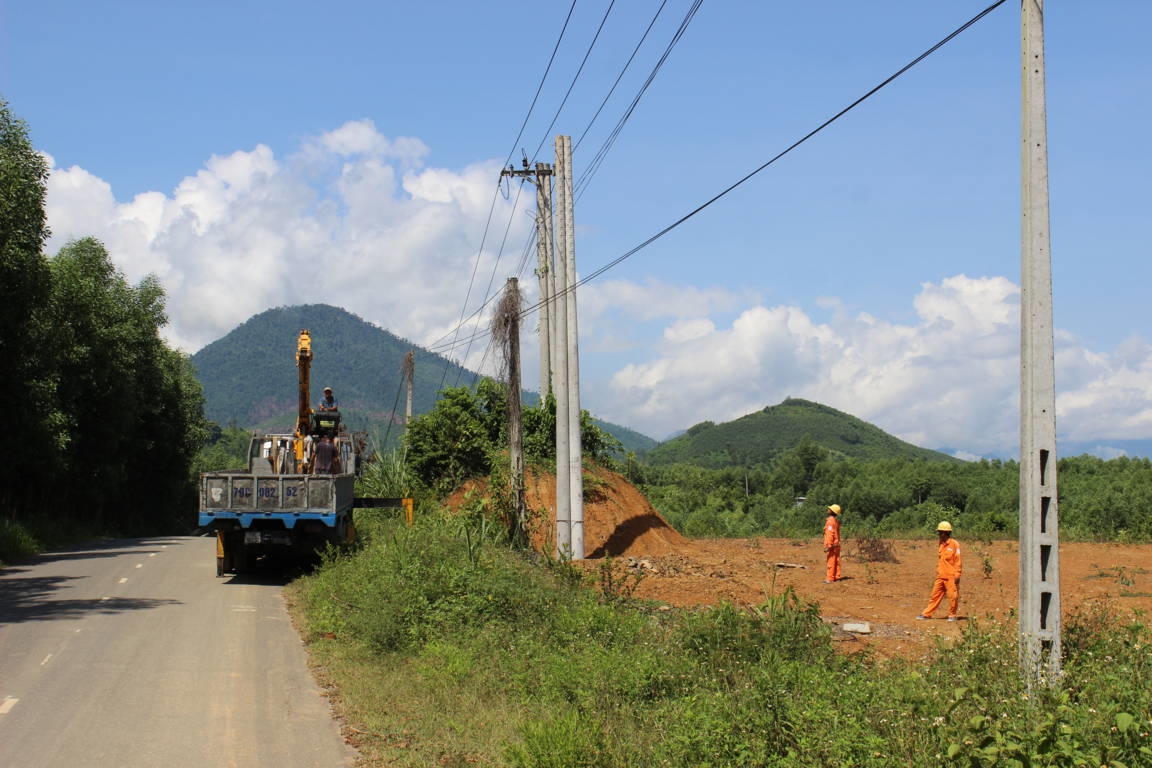 Điện lưới được kéo về tận vùng sâu, vùng xa huyện Khánh Vĩnh.