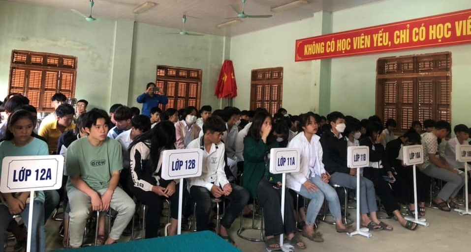Các em học sinh tại Trung tâm GDTX huyện Bắc Yên tham gia buổi ngoại khóa phổ biến kiến thức pháp luật 