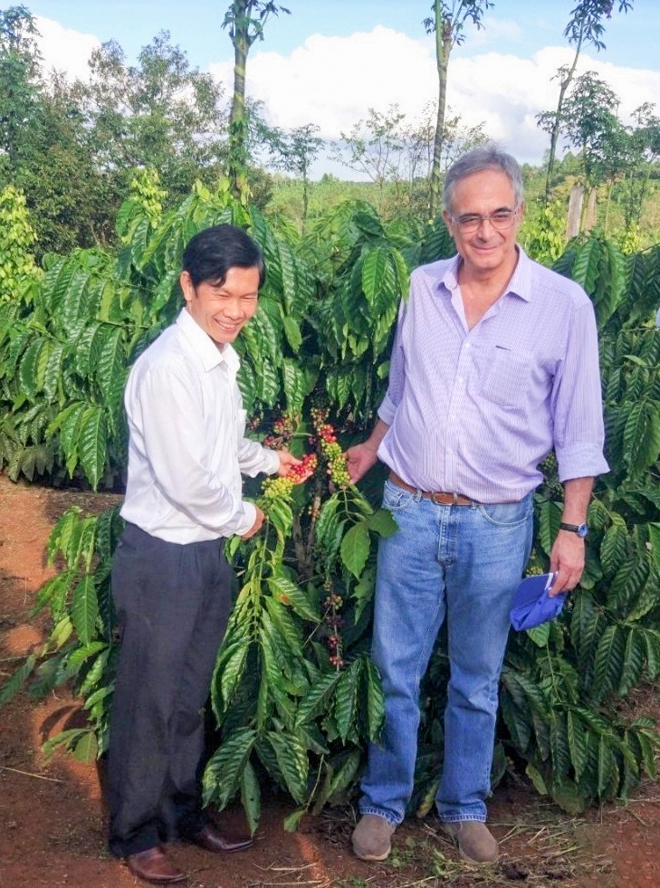 Hợp tác xã Công Bằng Thuận An ký hợp đồng với Công ty Dak Man sản xuất cà phê bền vững theo chứng nhận Faitrade
