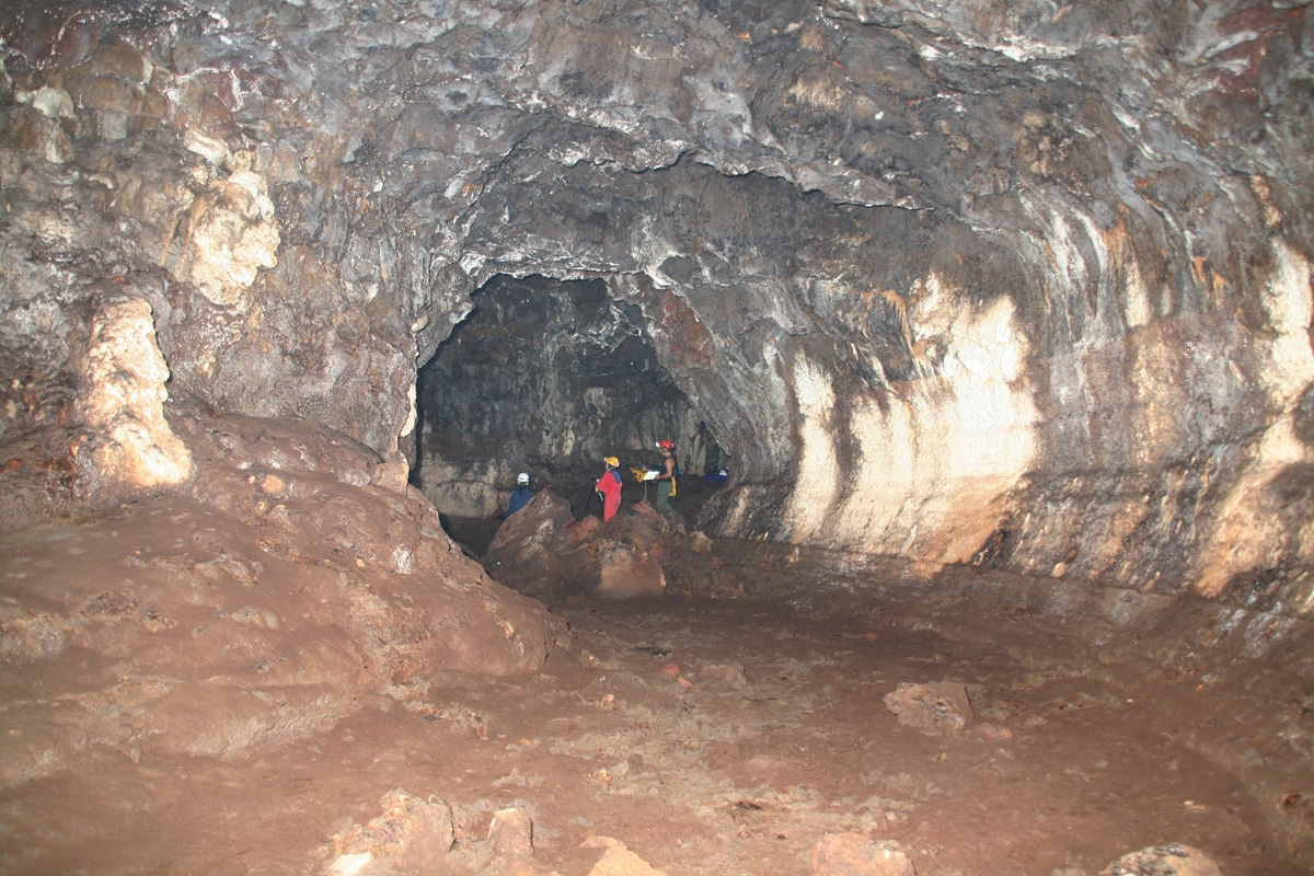 Một hang động trong hệ thống hang động núi lửa Đắk Nông