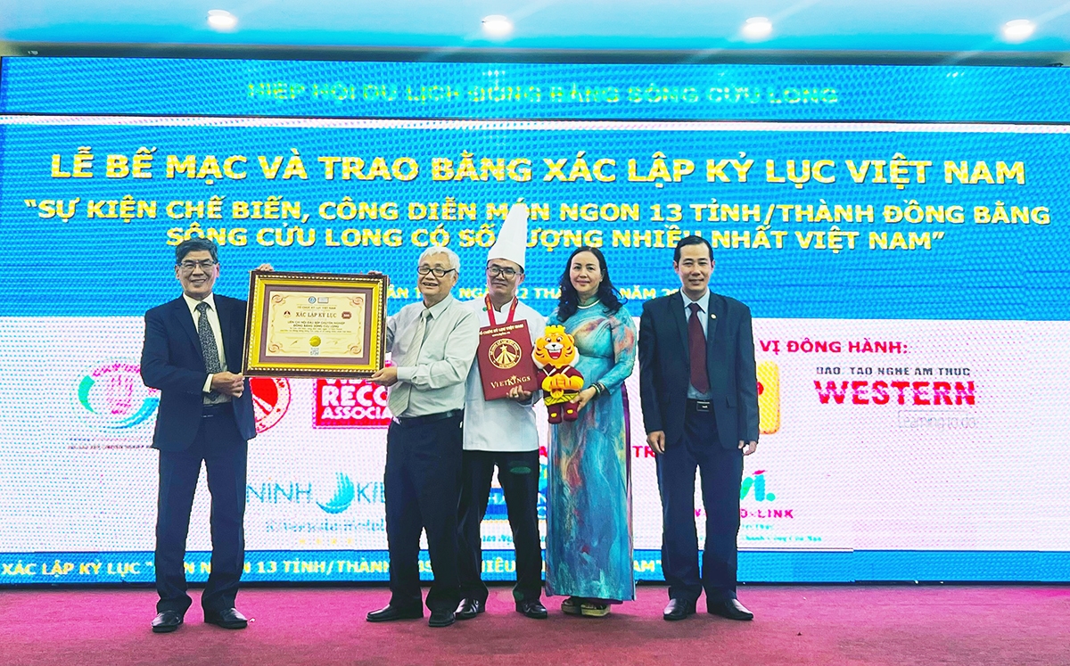 Tổ chức Kỷ lục Việt Nam xác lập kỷ lục “Sự kiện chế biến, công diễn món ngon 13 tỉnh, thành ĐBSCL có số lượng nhiều nhất Việt Nam” 